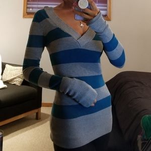 Long sleeve, V neck